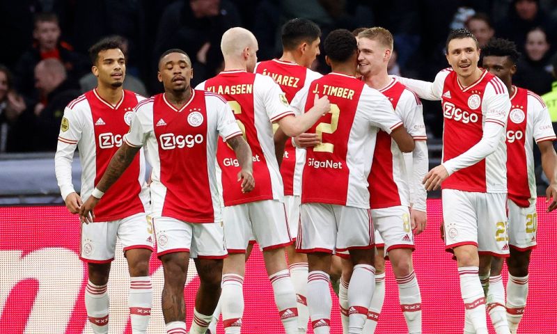 Ajax boekt overtuigende zege tegen Sparta en profiteert van puntenverlies top-vijf