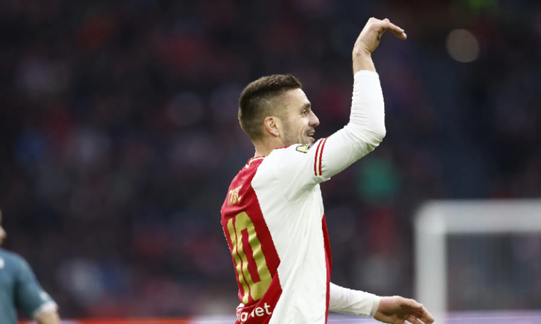 Ajax-directeur Van der Sar feliciteert Tadic: 'Wat een prestatie, Dusan'