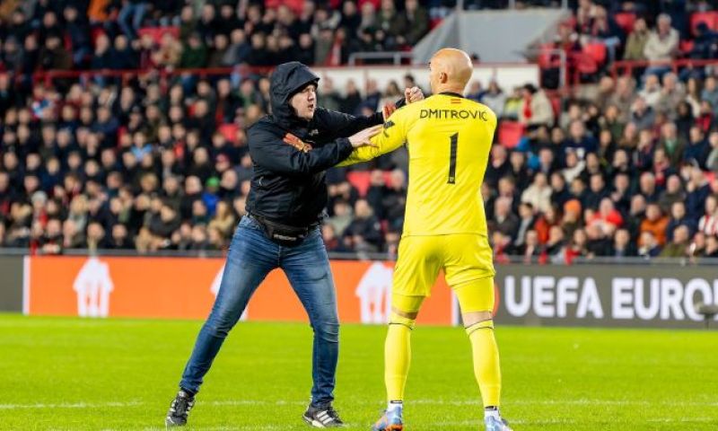 'PSV-supporter die doelman van Sevilla aanviel had al een stadionverbod'