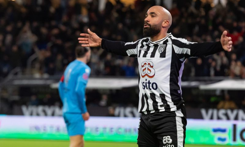 Heracles Almelo walst met zeven goals over Telstar heen en houdt PEC in vizier