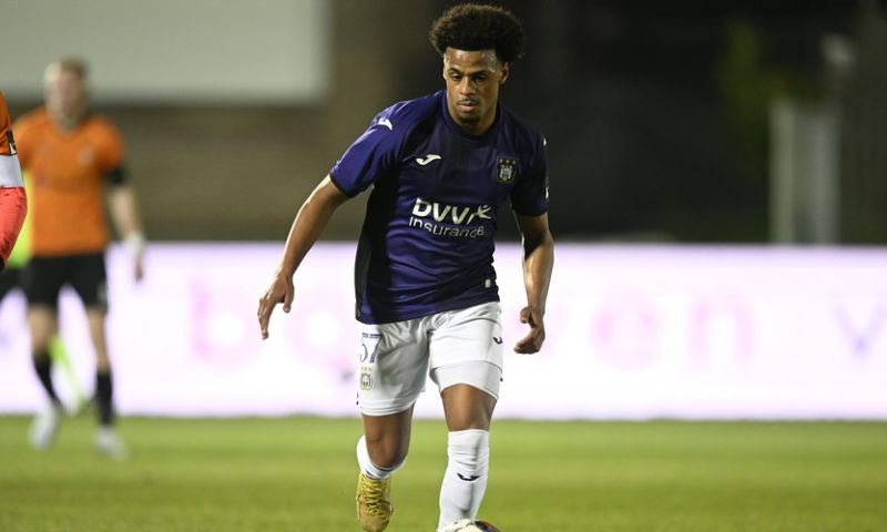 OFFICIEEL: Blije Camara kondigt profcontract bij RSC Anderlecht aan