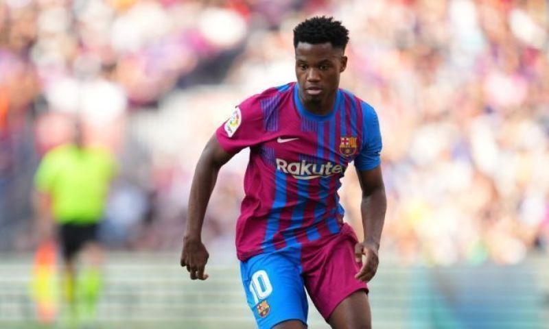 Barcelona-aanvaller Fati (20) geveld door knieblessure in aanloop naar El Clásico