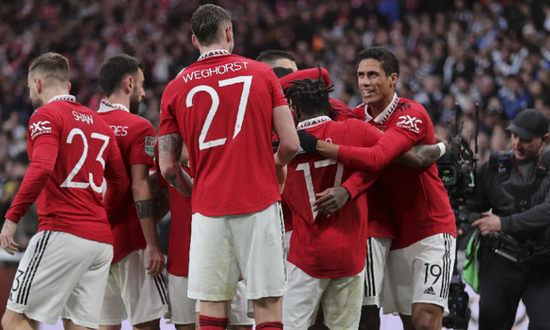 Feest in Manchester: Ten Hag haalt eerste prijs in zes jaar naar Old Trafford