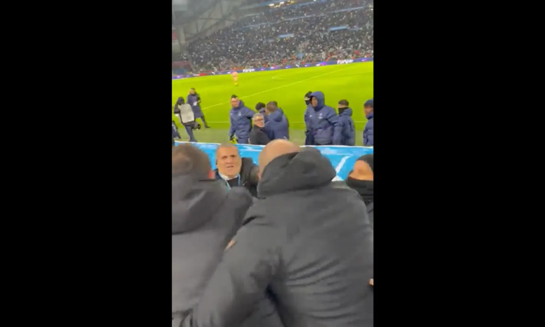 Wat een woede: PSG-trainer Galtier verliest zichzelf compleet naar fans Marseille