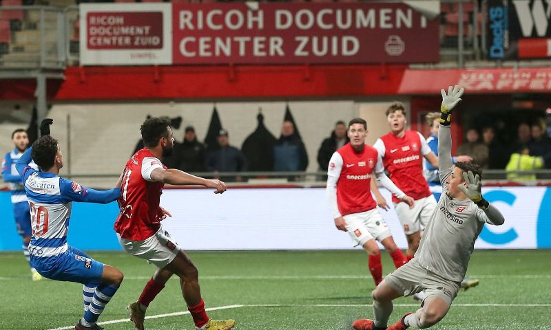 PEC Zwolle geeft het helemaal weg en verliest weer