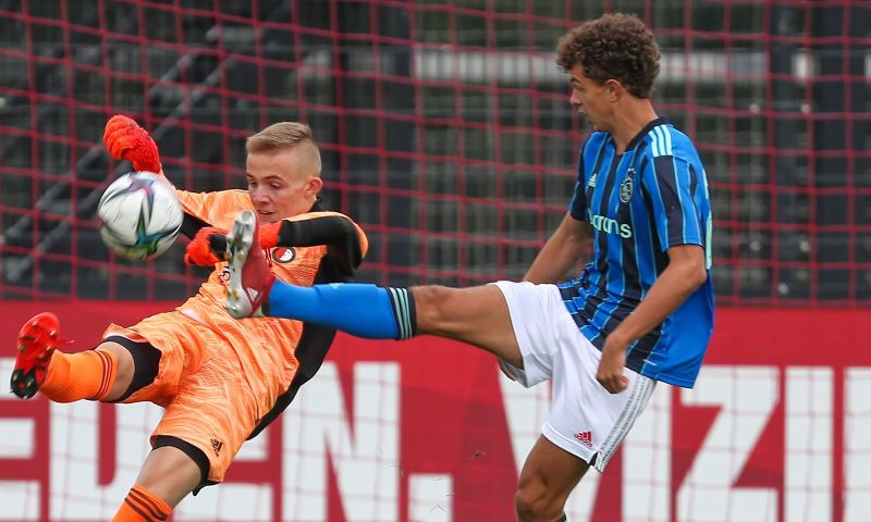 Ajax weet zoon van analist Marciano Vink aan zich te binden