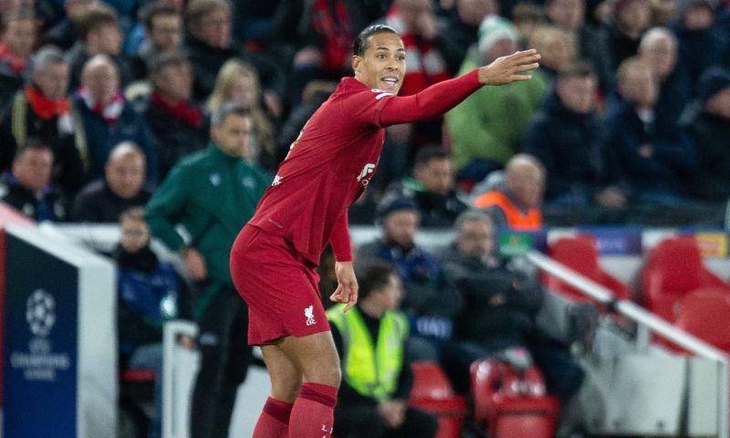 Van Basten kritisch op Van Dijk