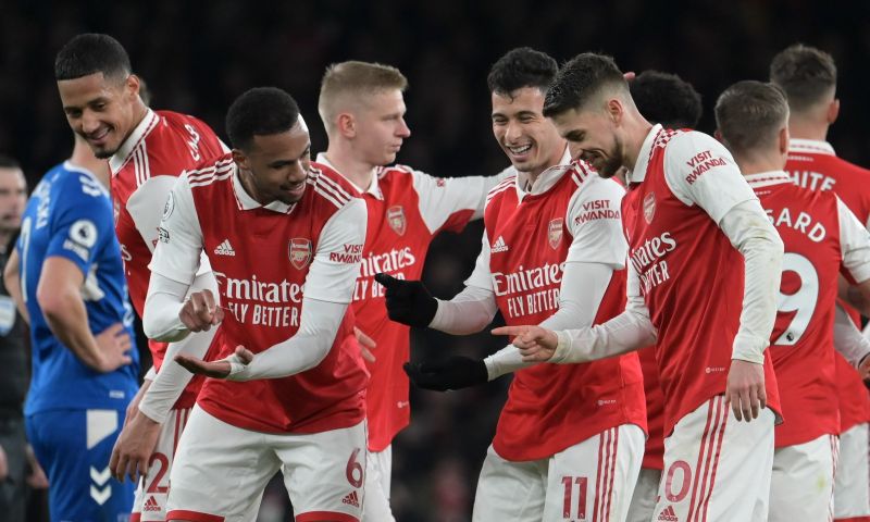 Arsenal rekent af met Everton en vergroot het gat met Man City naar vijf punten