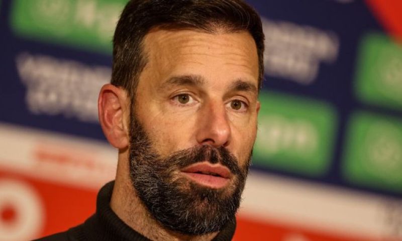 Van Nistelrooij steunt zijn tweede eerste doelman: 'Wil hem niet eens zo noemen'