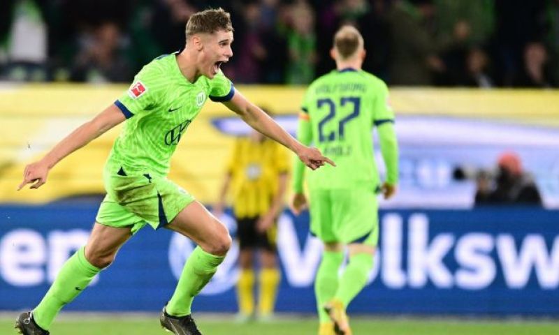 Razendsnelle Van de Ven straalt bij Wolfsburg: 'Ik hoop op Europees voetbal'