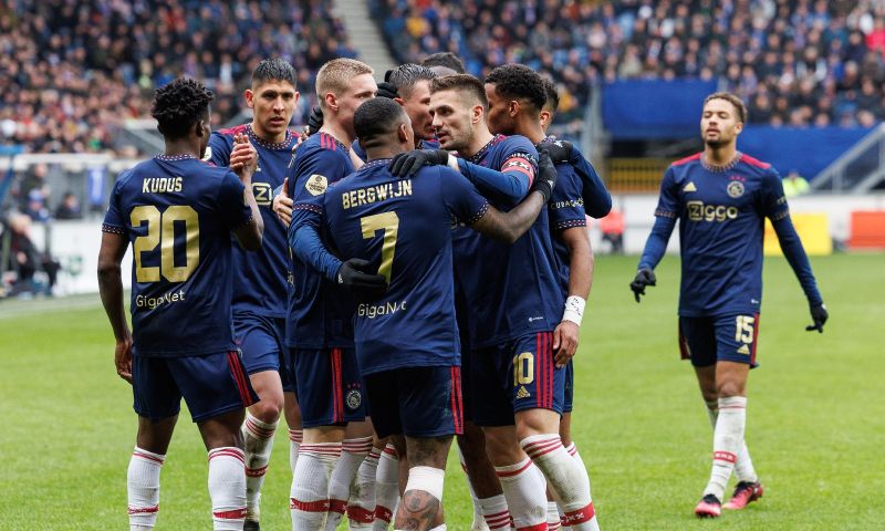 Ajax wint dankzij raketstart en meldt zich naast koploper Feyenoord