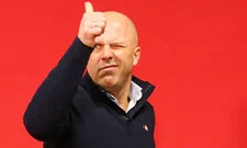 Thumbnail for article: 'Ajax moet inhalig en onbescheiden zijn en een poging doen om Slot in te lijven'