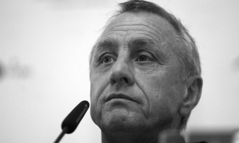 Voetbalwereld staat stil bij overlijdensdag van Johan Cruijff