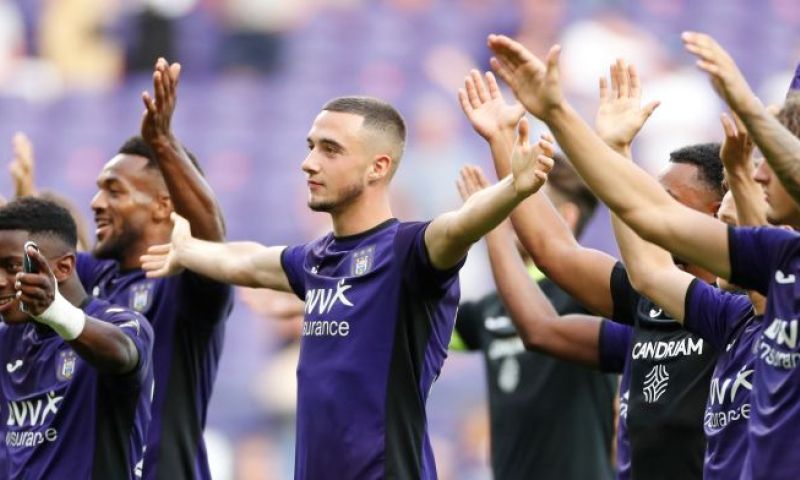 Anderlecht en Joma verkochten nooit eerder zoveel shirts: “Het is opmerkelijk”