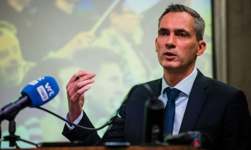 Parys: "Sancties als het niet betert"