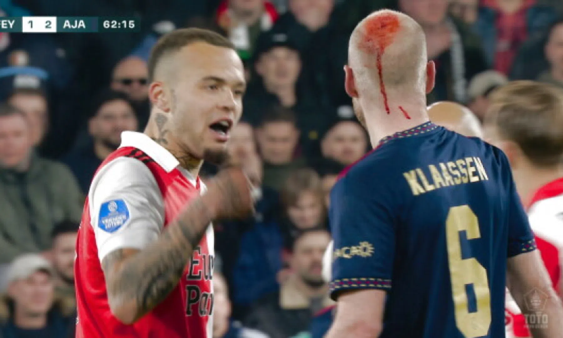 Klassieker gestaakt: Feyenoord-fans gooien voorwerp op Klaassen, die flink bloedt