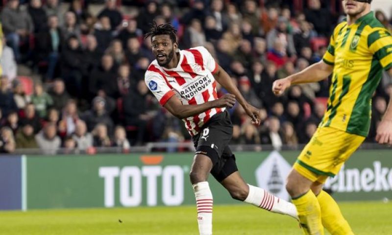 Van Nistelrooij passeert Sangaré, ook Til op de bank bij PSV