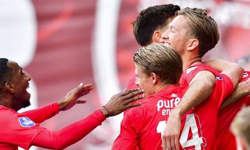 FC Twente heeft alle reden tot lachen na ruime zege op kansloos Cambuur