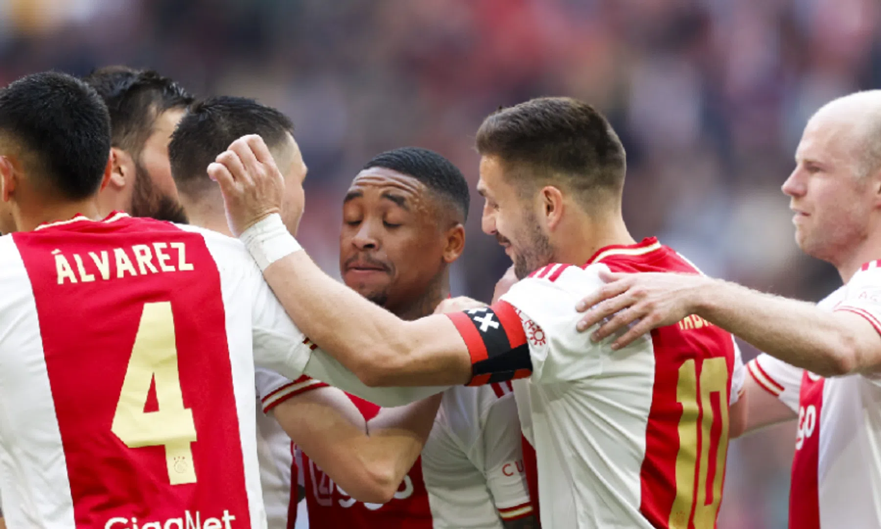 Kleurrijke middag voor Ajax: vier goals, drie punten en twee debutanten