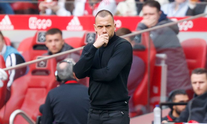 Heitinga verklapt 'heel snel gesprek' met leiding Ajax