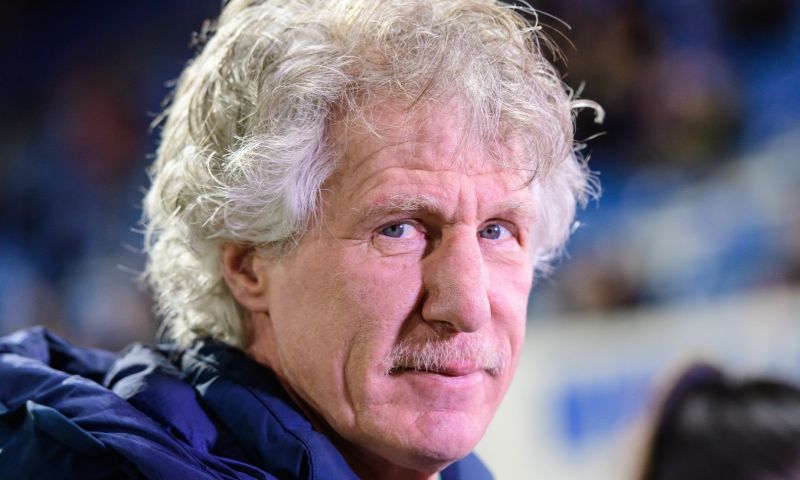 Verbeek ziet oplossing voor wangedrag in stadions: 'Dan krijg je sociale controle'