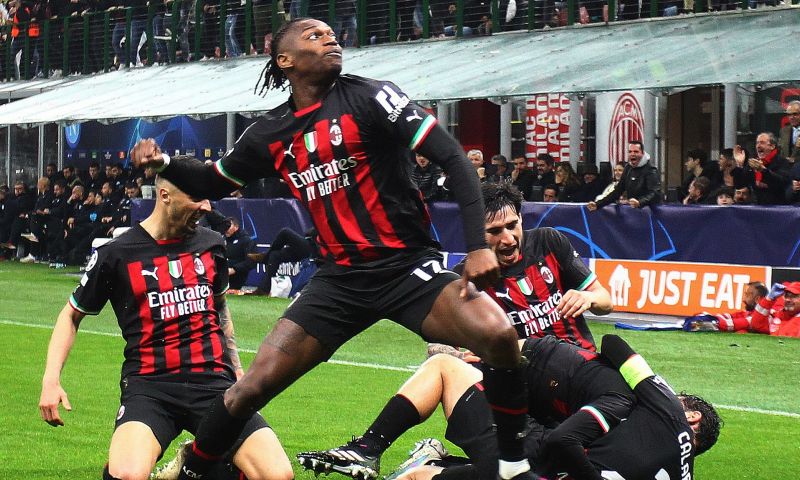 AC Milan legt Napoli op de knieën en mag dromen van stadsderby in halve finale