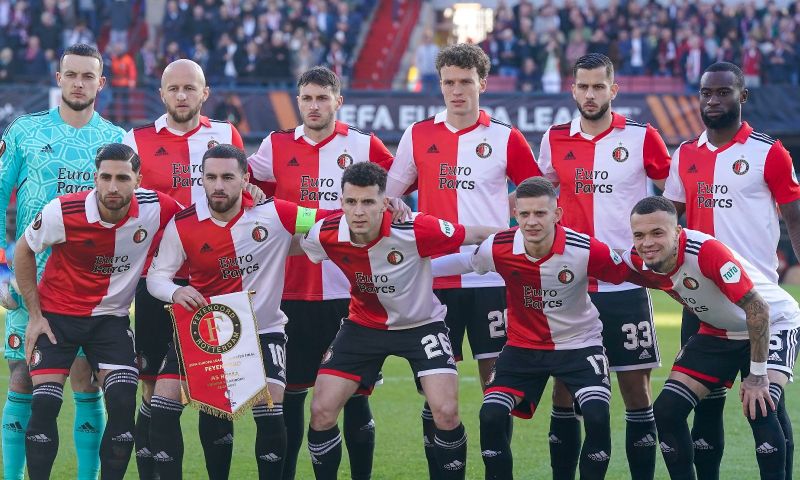 Feyenoord-discussie tussen Van Hooijdonk en Perez: 'Vind je dat echt, Pierre?'