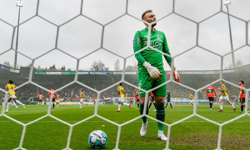 Vreselijk blunderende Cillessen doet NEC de das om in Gelderse derby tegen Vitesse