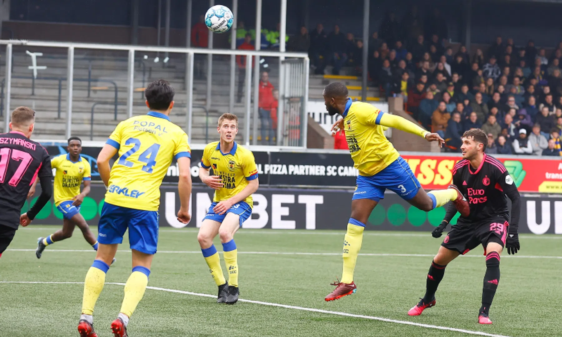 Feyenoord oefent tegen Cambuur