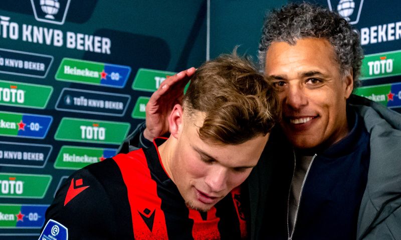 'Van Hooijdonk kan in voetsporen van zijn vader treden door Engelse interesse'