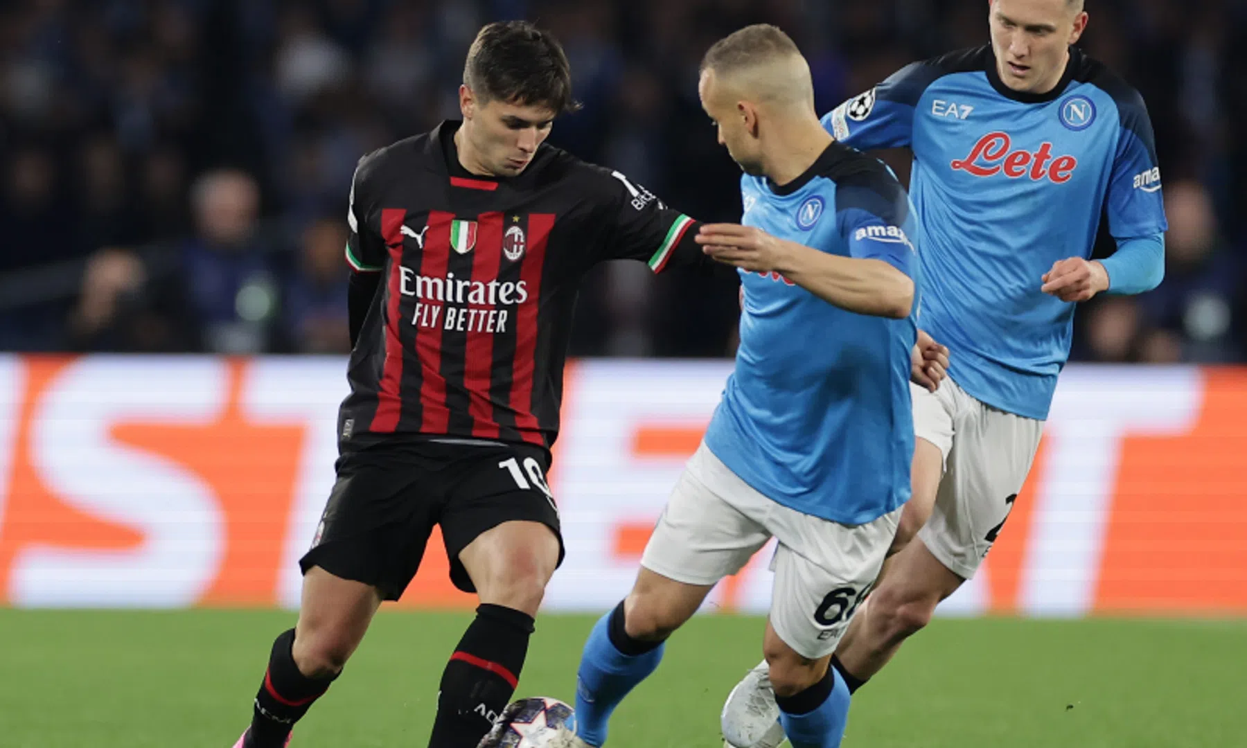 Milan bekert door en laat Napoli achter in de kwartfinales: heldenrol voor Maignan