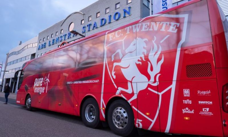 Onwel geworden Twente-speler traint weer: 'Heel blij dat hij er weer is'