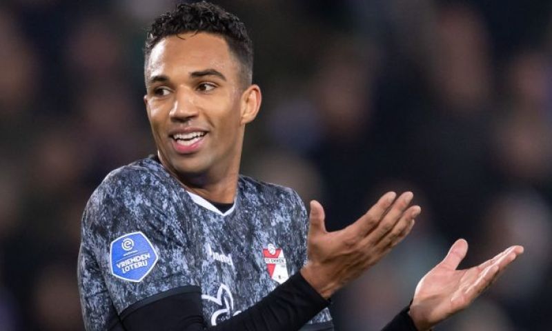 FC Emmen-spits Hoesen moet stoppen: 'Dit komt voor mij heel hard aan'