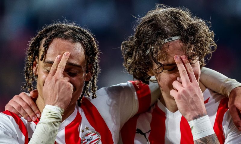 Mooie woorden voor Simons bij PSV: 'Iets natuurlijks, oogcontact is genoeg'