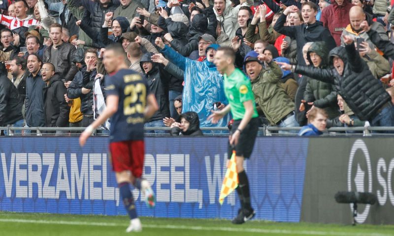 Ongewilde hoofdrol Berghuis tijdens PSV - Ajax