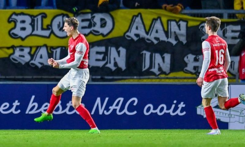 'AZ, FC Twente en Vitesse tonen interesse in zoon Van Bommel'