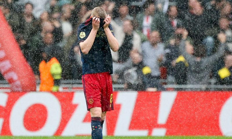 'Heitinga gooit ziel en zaligheid erin, maar ziet zelfde problemen als Schreuder'