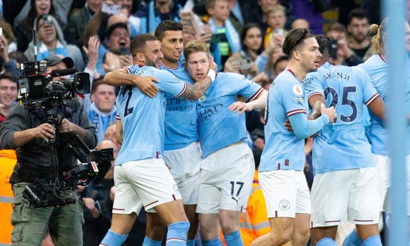 Oppermachtig Manchester City deelt dreun uit aan Arsenal in titelstrijd