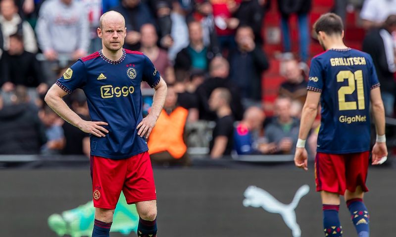 Nieuw uitshirt van Ajax lekt nu volledig uit, net als opvallend opwarmshirt