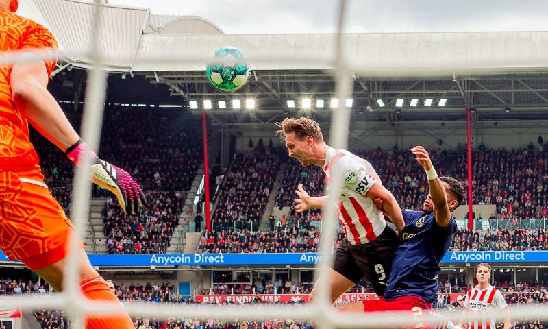 Van Hanegem niet onder de indruk van De Jong