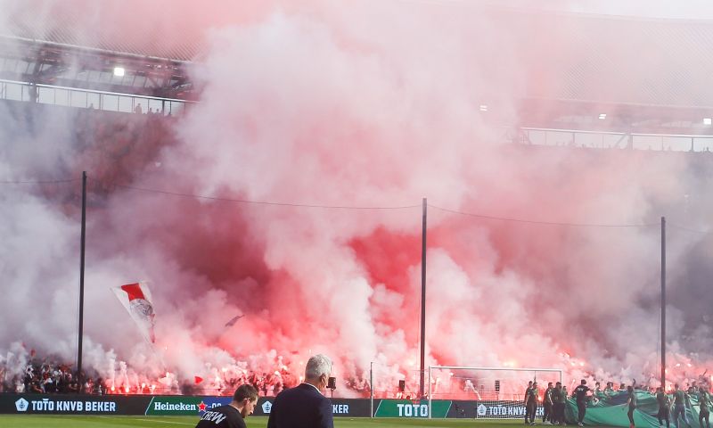 Politie moet arrestaties verrichting rond Ajax - PSV