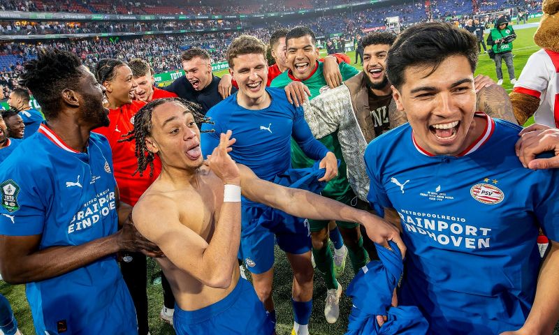 Nederlandse pers ziet 'respectloze' bekerfinale Ajax-PSV: 'Les 1: doe normaal'