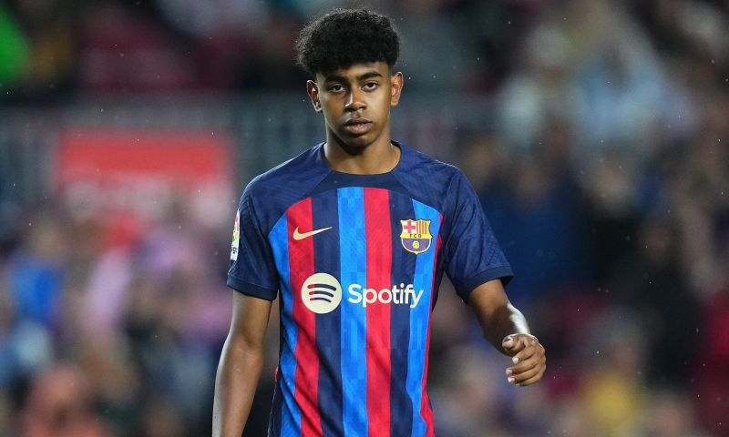 'Jongste debutant van Barcelona wil toekomst aan club geven: 'Hij is ongelofelijk'