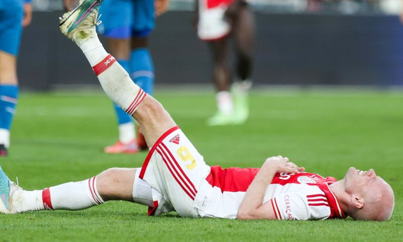 Sneijder vernietigend voor Ajax-routiniers: 'Hebben zich bewust laten wisselen'