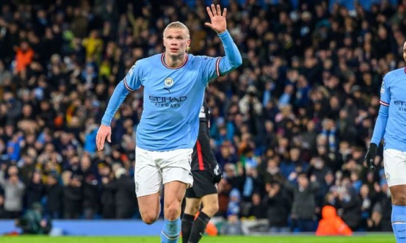 Man City weer koploper na recordavond, nipte zege voor Liverpool