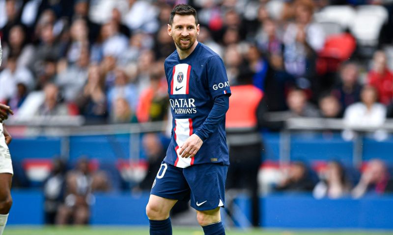 'Deur voor Barcelona wagenwijd open: wegen Messi en PSG scheiden door schorsing'