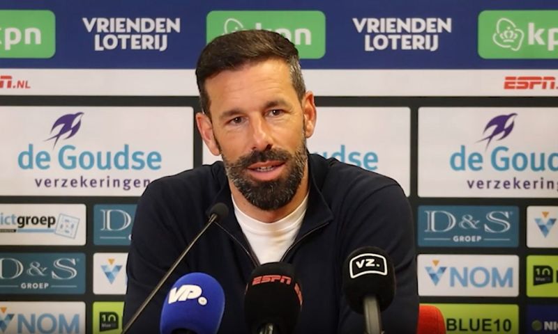 Van Nistelrooij hint op waarschijnlijke exit: 'We genieten nog drie wedstrijden'