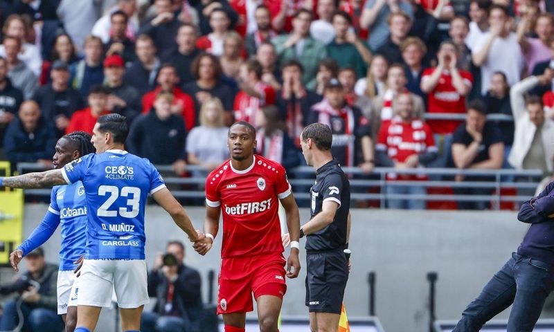 Penalty Voor Antwerp Zet Kwaad Bloed: 'Voetbal Wordt Kapotgemaakt'