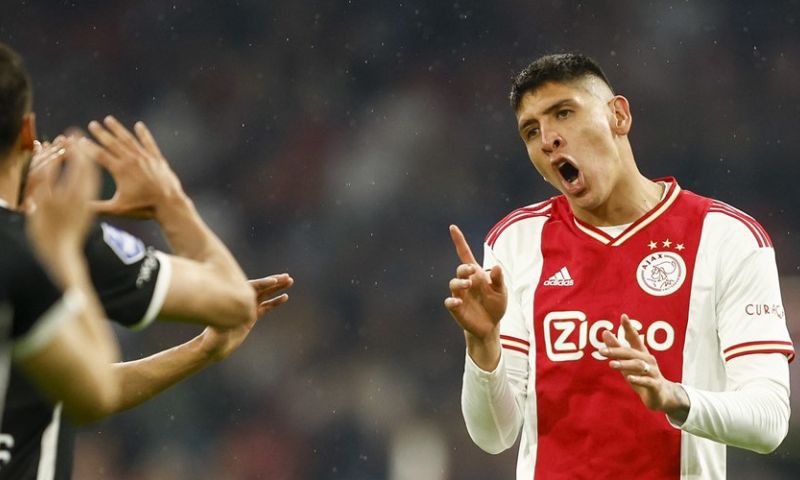 Álvarez wekt ergernis met 'kopstootje' tijdens Ajax-AZ: 