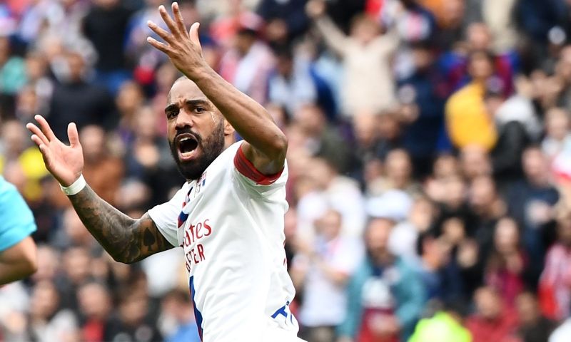 Bizarre avond in Frankrijk: Lyon wint na 1-4 achterstand, vier goals Lacazette